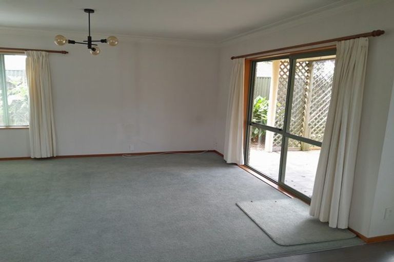 Photo of property in 9 Edgecombe Court, Roslyn, Palmerston North, 4414