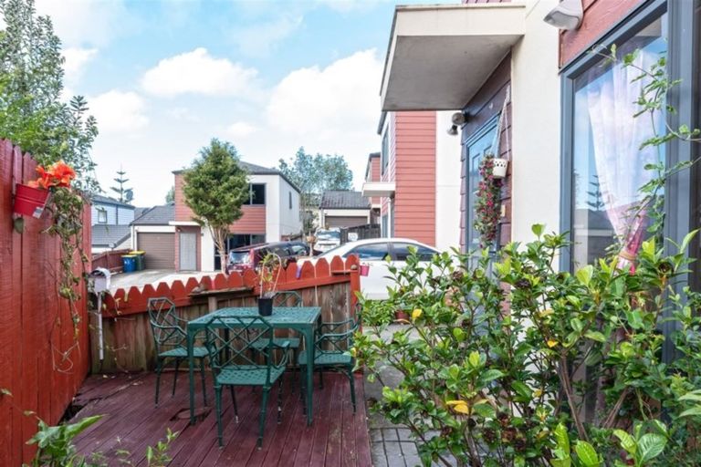 Photo of property in 17 Rakich Place, Henderson, Auckland, 0612