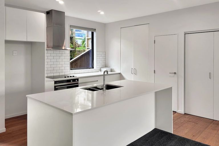 Photo of property in 62 Spenmoor Street, Newlands, Wellington, 6037