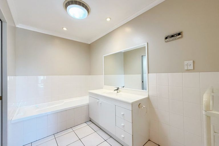 Photo of property in 10 Amherst Place, Albany, Auckland, 0632