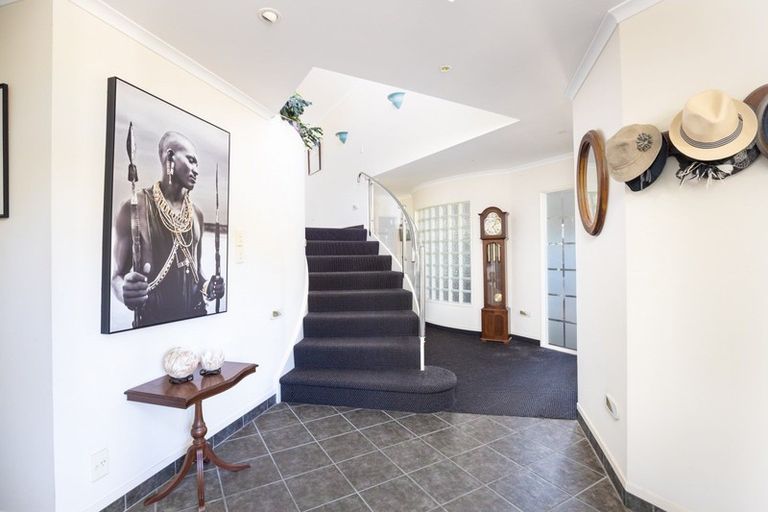 Photo of property in 22 Kinross Drive, Merrilands, New Plymouth, 4312