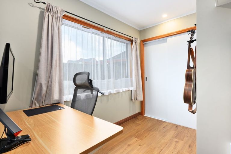 Photo of property in 2/4 Miriam Corban Heights, Henderson, Auckland, 0612