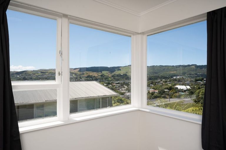Photo of property in 82 Larsen Crescent, Tawa, Wellington, 5028