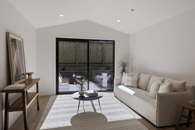 Photo of property in 32 Shelduck Road, Jacks Point, 9371