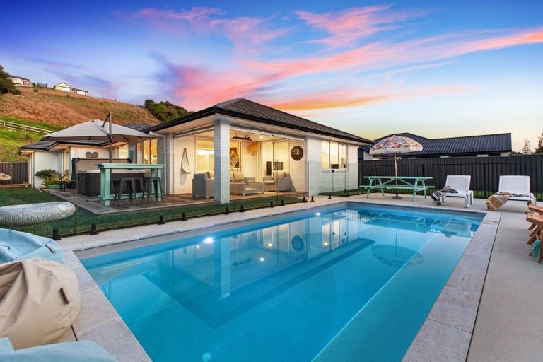 Photo of property in 2 Glenvale Place, Pyes Pa, Tauranga, 3112