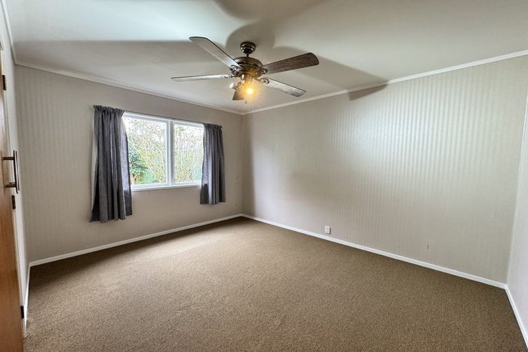 Photo of property in 37 Takapu Street, Henderson, Auckland, 0612