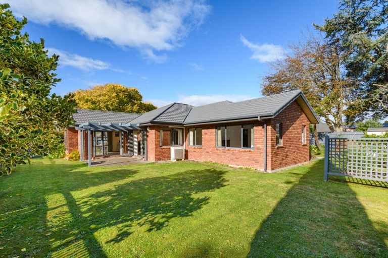 Photo of property in 12 Mana Place, Awapuni, Palmerston North, 4412