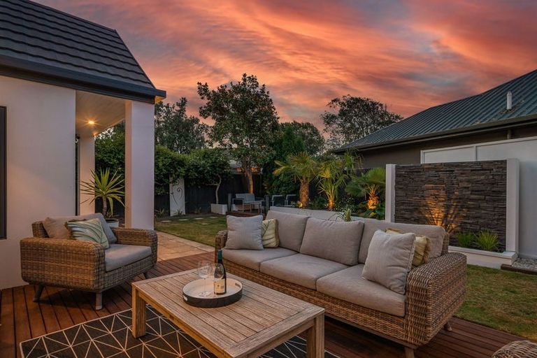 Photo of property in 3 Fieldmoor Place, Parklands, Christchurch, 8083