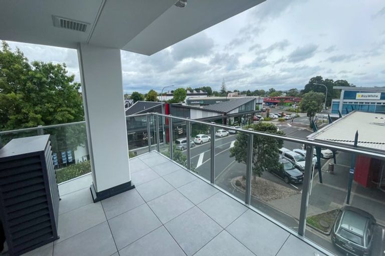 Photo of property in Bella Vista, 2d/84 Gunner Drive, Te Atatu Peninsula, Auckland, 0610
