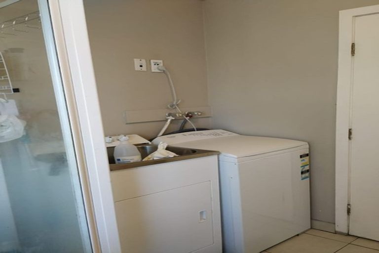 Photo of property in 1/83 Mcleod Road, Te Atatu South, Auckland, 0610