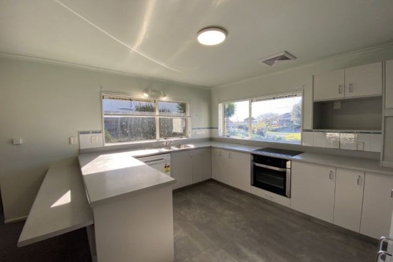 Photo of property in 165 Heta Road, Highlands Park, New Plymouth, 4312