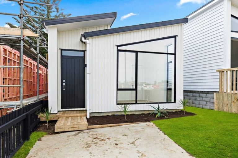 Photo of property in 3b Matakohe Road, Westgate, Auckland, 0814