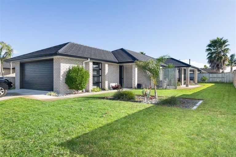 Photo of property in 15 Lewknor Drive, Papamoa Beach, Papamoa, 3118