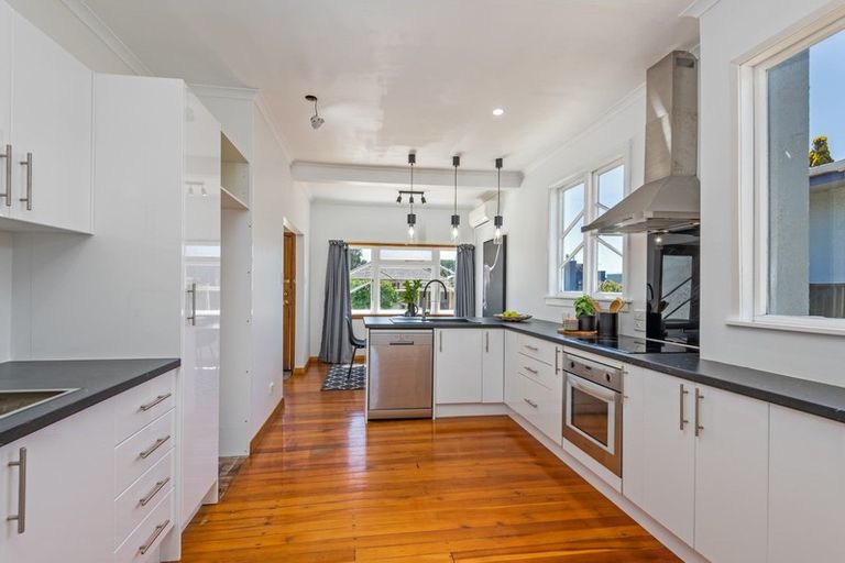 Photo of property in 14a Rewa Street, Takaro, Palmerston North, 4412