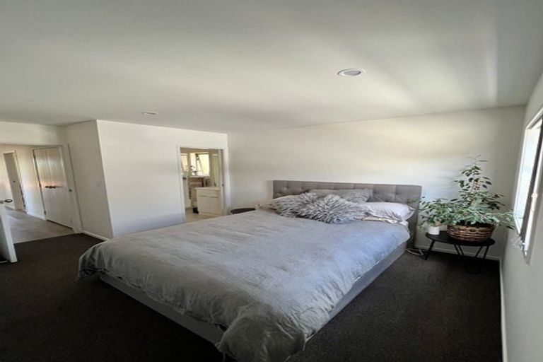 Photo of property in 78a Lincoln Park Avenue, Massey, Auckland, 0614