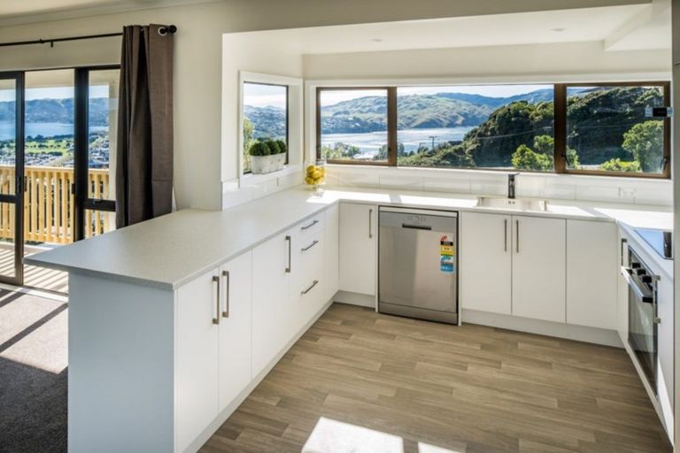 Photo of property in 20a Kahu Road, Paremata, Porirua, 5024