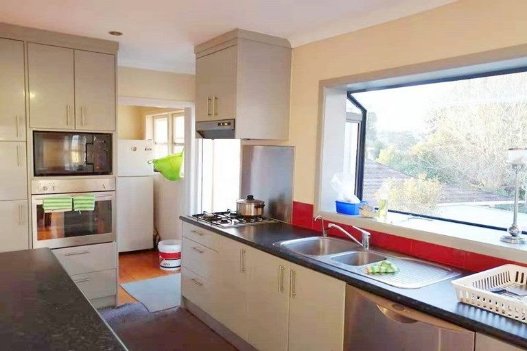 Photo of property in 476 East Coast Road, Windsor Park, Auckland, 0630