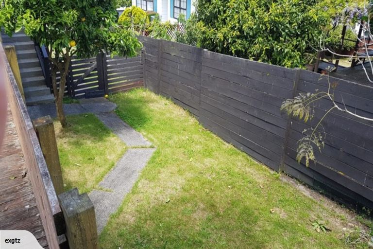 Photo of property in 21 Oreil Avenue, West Harbour, Auckland, 0618