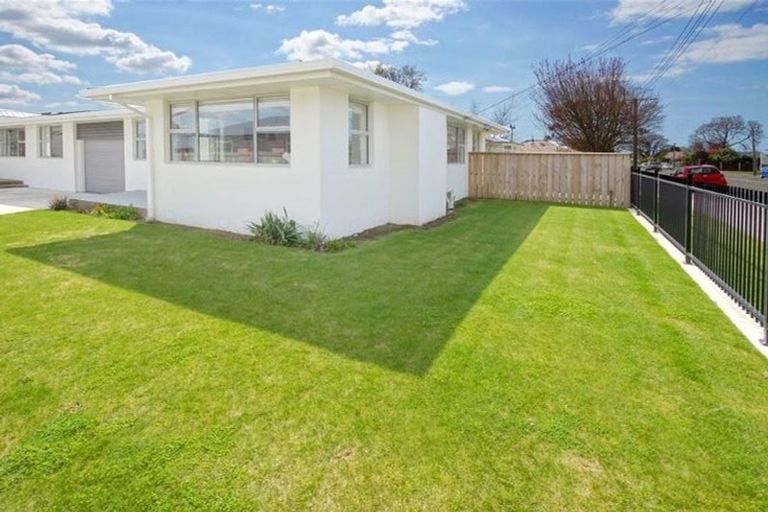Photo of property in 1/57 Mcfaddens Road, St Albans, Christchurch, 8052