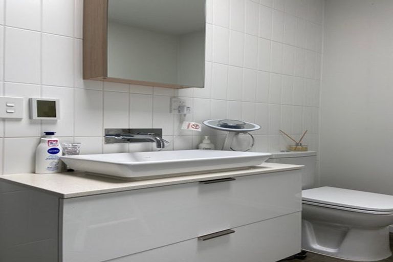 Photo of property in 7/83 Hinemoa Street, Birkenhead, Auckland, 0626