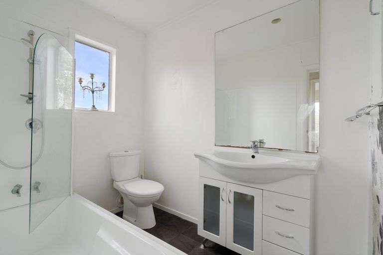Photo of property in 9 Rangeview Road, Sunnyvale, Auckland, 0612