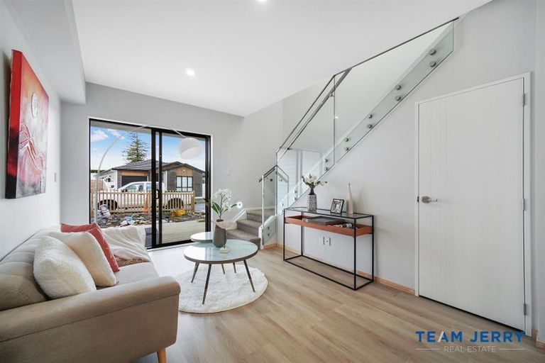 Photo of property in 21 Farranfore Road, Opaheke, Papakura, 2113