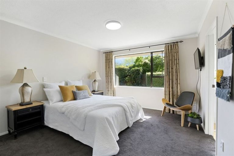 Photo of property in 274 Memorial Avenue, Burnside, Christchurch, 8053