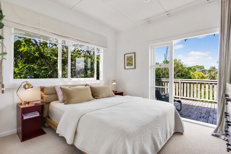 Photo of property in 1/14 Colonial Road, Birkenhead, Auckland, 0626