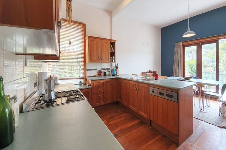 Photo of property in 19 Voelas Road, Lyttelton, 8082