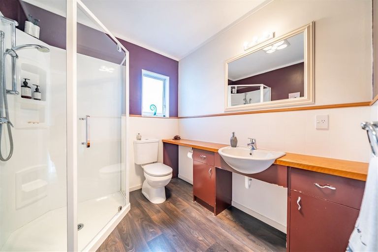 Photo of property in 24 Glen Road, Stokes Valley, Lower Hutt, 5019