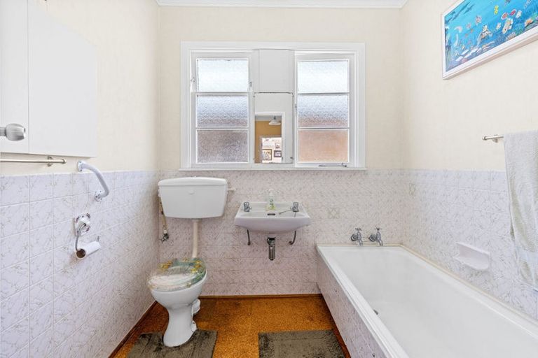 Photo of property in 1 Huia Street, Foxton Beach, Foxton, 4815