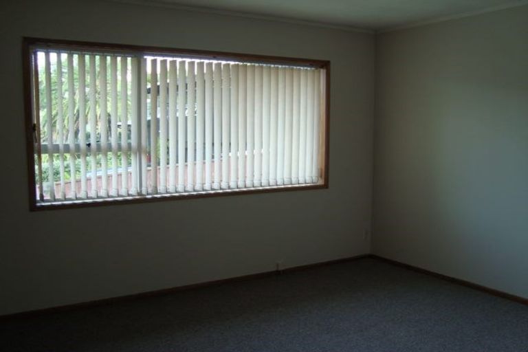 Photo of property in 2/80 Peach Road, Glenfield, Auckland, 0629