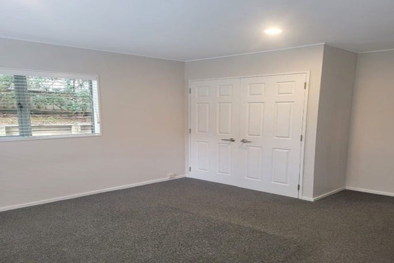 Photo of property in 1/19 Goldfinch Rise, Unsworth Heights, Auckland, 0632