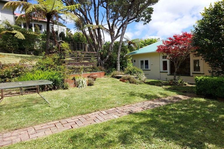 Photo of property in 6 Highland Crescent, Wadestown, Wellington, 6012