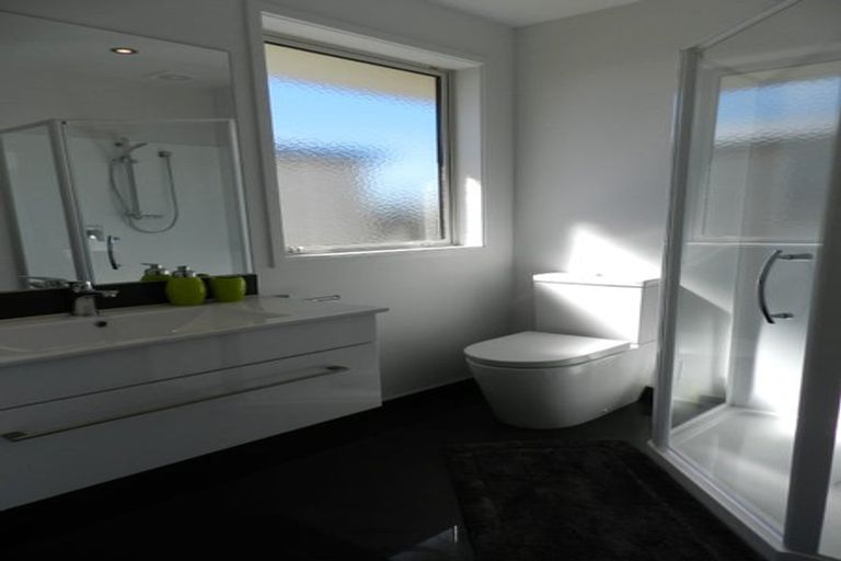 Photo of property in 92 Palmers Road, New Brighton, Christchurch, 8083