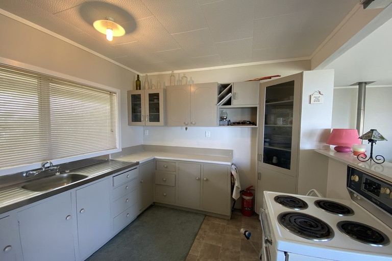 Photo of property in 4 Beach Road, Mokau, 4376