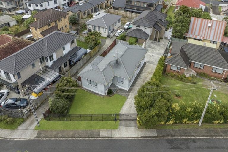 Photo of property in 11 Sunnyside Crescent, Papatoetoe, Auckland, 2025