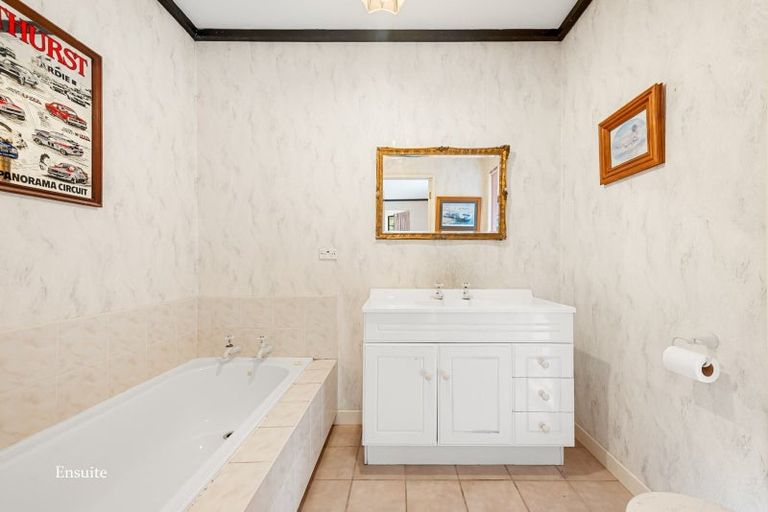 Photo of property in 117 Sweetacres Drive, Belmont, Lower Hutt, 5010