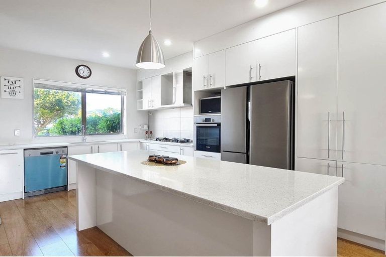 Photo of property in 11 Rosewell Crescent, Flat Bush, Auckland, 2019