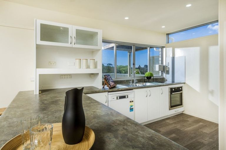 Photo of property in 51 Gladstone Road, Northcote, Auckland, 0627