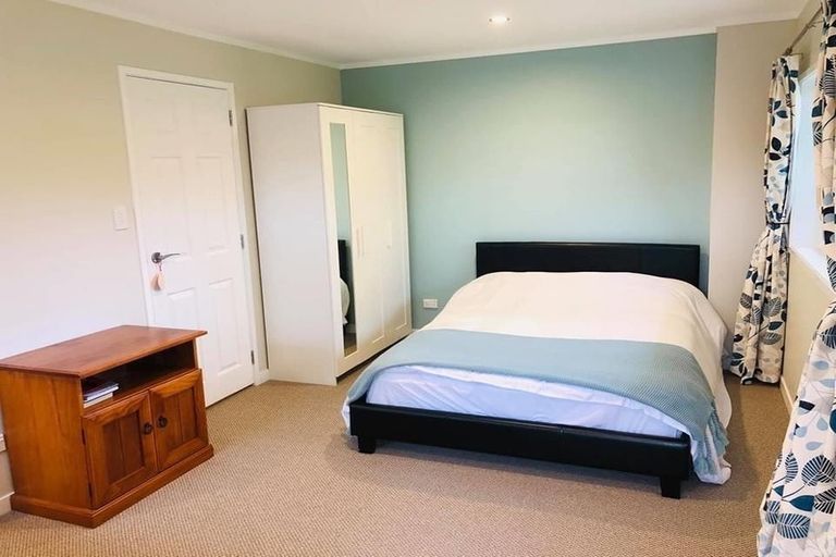 Photo of property in 33 Montclair Rise, Browns Bay, Auckland, 0630