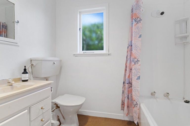 Photo of property in 11 Goods Road, Otumoetai, Tauranga, 3110