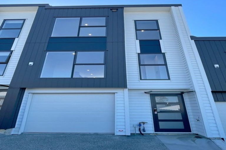 Photo of property in 7/105 Hobsonville Road, West Harbour, Auckland, 0618