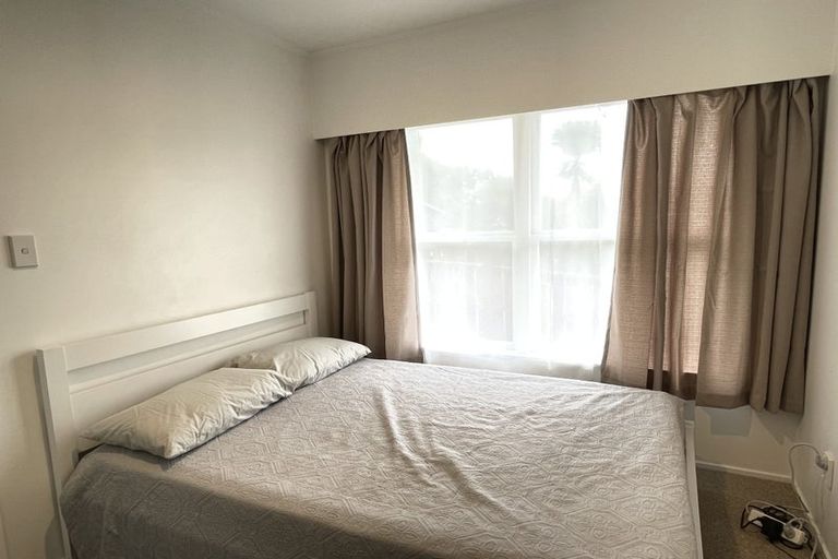 Photo of property in 42 Cheval Drive, Totara Vale, Auckland, 0629