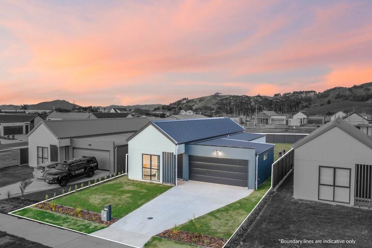 Photo of property in 1 Lamont Place, Waikanae, 5036