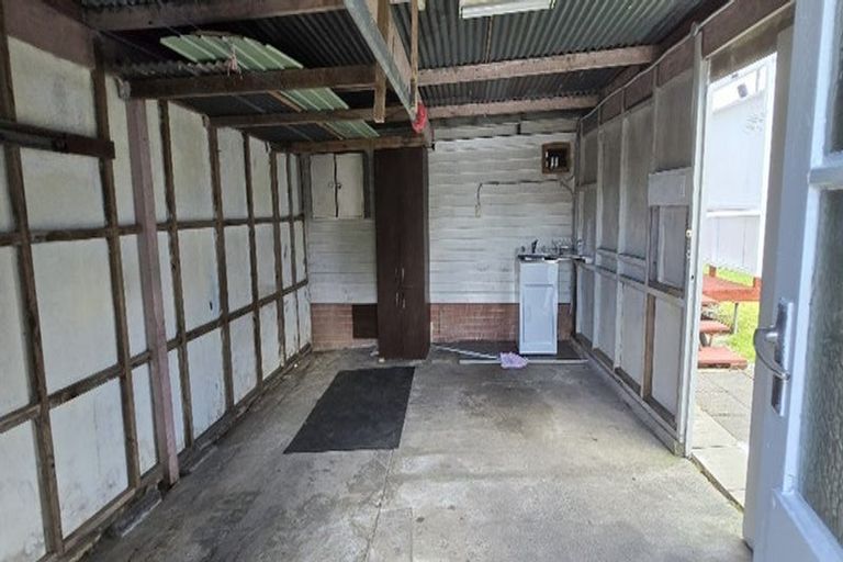 Photo of property in 67 View Road, Henderson, Auckland, 0612