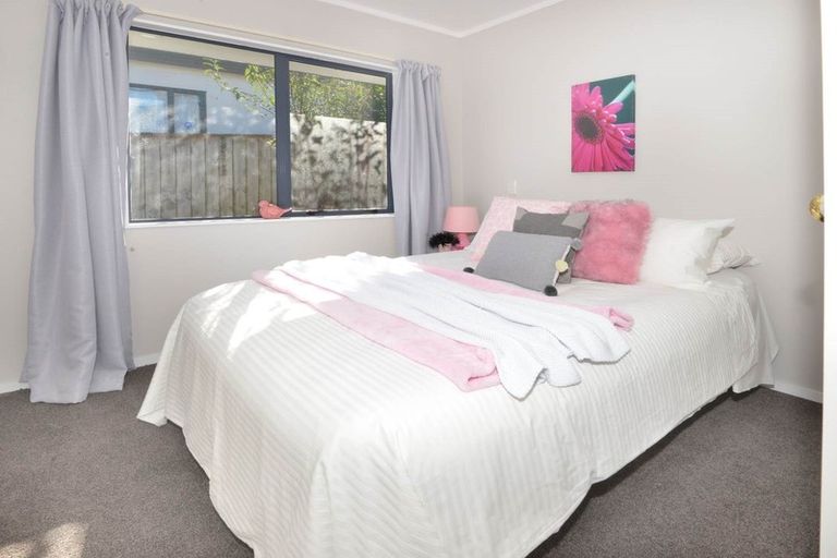 Photo of property in 39a Luckens Road, West Harbour, Auckland, 0618