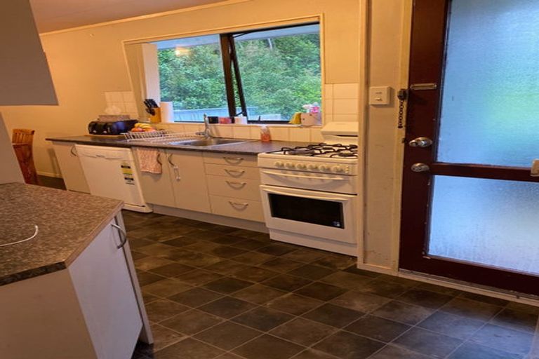 Photo of property in 106 Moire Road, West Harbour, Auckland, 0618