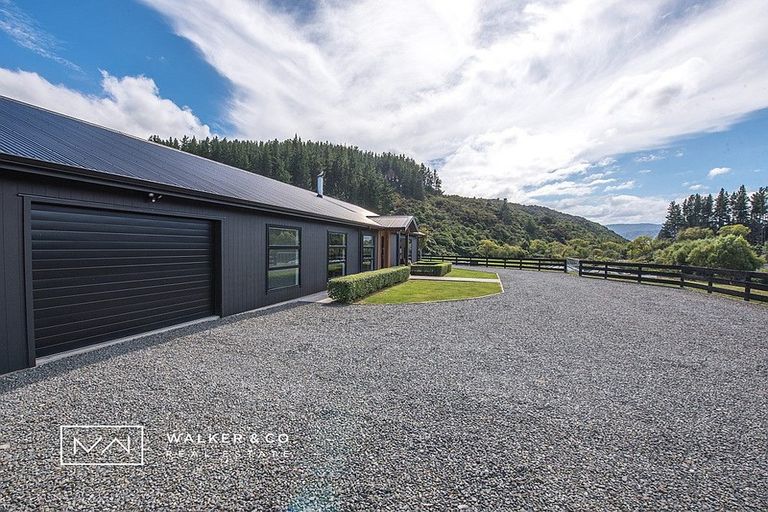 Photo of property in 47 Mount Marua Drive, Maymorn, Upper Hutt, 5018