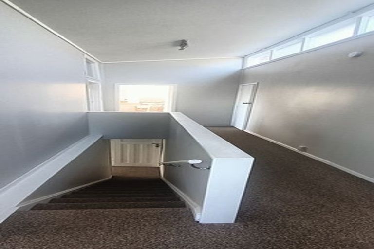 Photo of property in 120 Nicholson Road, Khandallah, Wellington, 6035